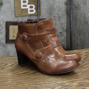 Naturalizer Brown Ankle Boots
